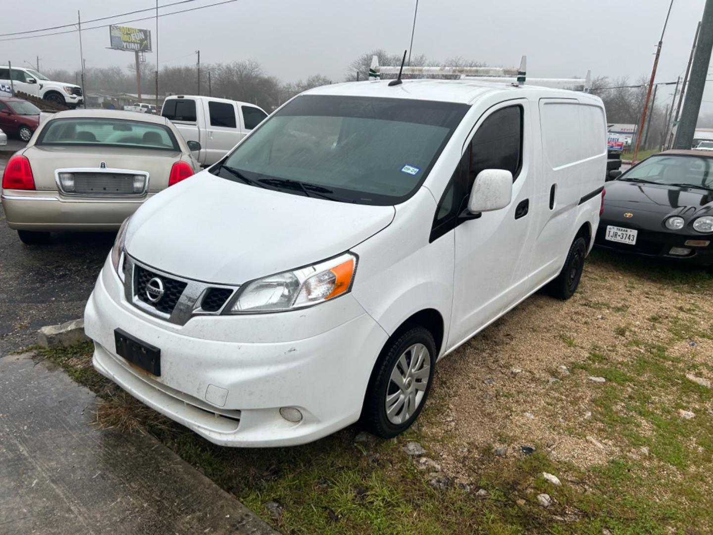 2020 White Nissan NV200 (3N6CM0KN7LK) , located at 1687 Business 35 S, New Braunfels, TX, 78130, (830) 625-7159, 29.655487, -98.051491 - Photo#0